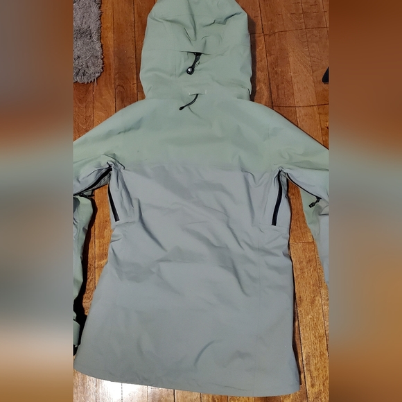 Womens Burton AK 2L GORE-TEX Embark Jacket - Picture 5 of 14